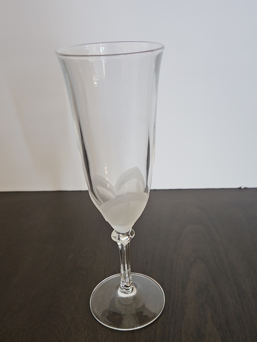 Durand Florence Champagne Glasses With Frosted Petal Design